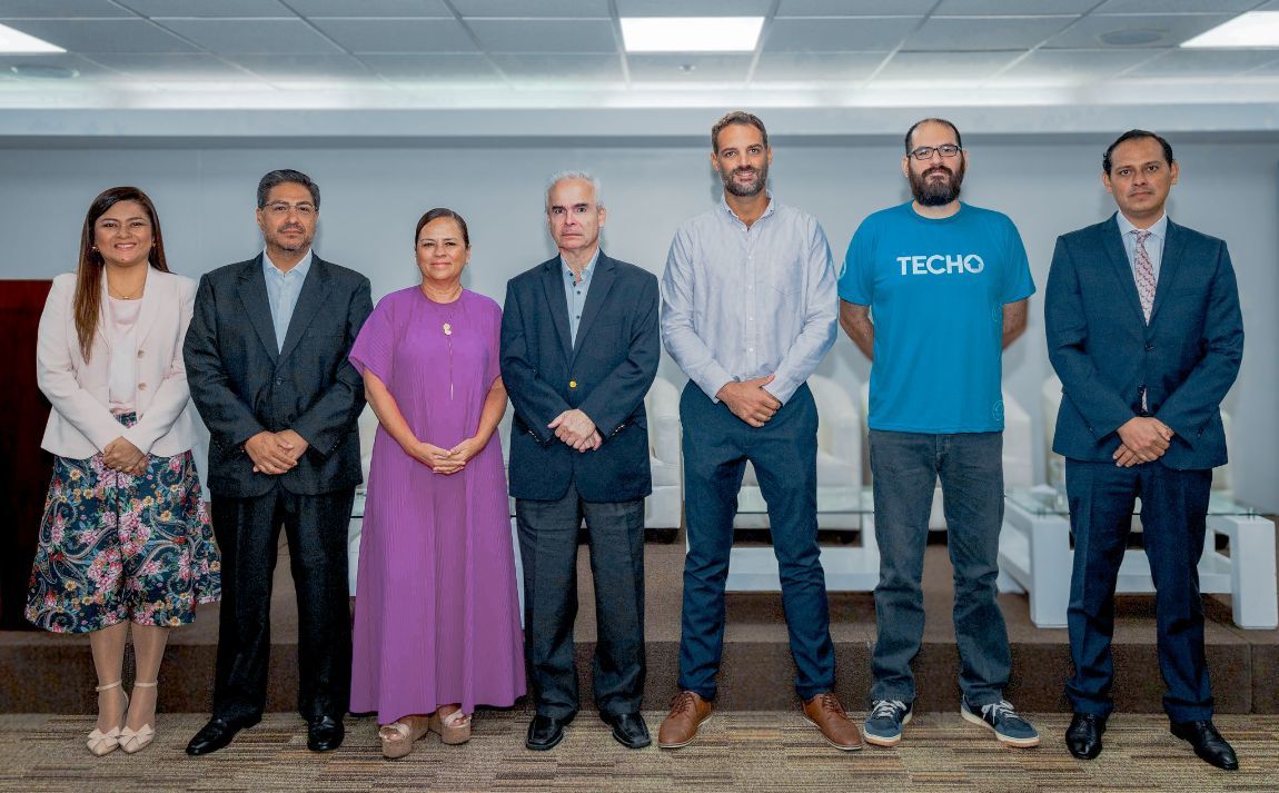 Rocy Vásquez, Alex García, Rosa Bueno, Pedro Gamio, Andrés Bustamante, Rafael Sotomayor, Jose Luis Velásquez