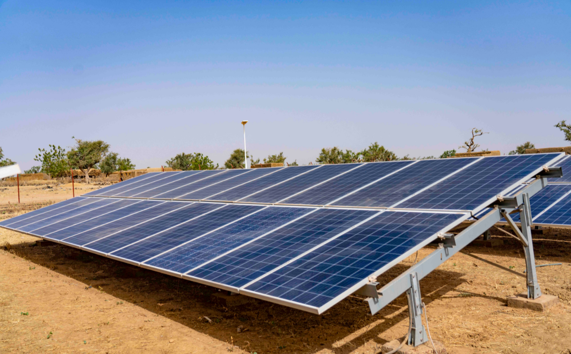 L'électrification grâce aux panneaux solaire permet aux femmes de gagner en indépendance