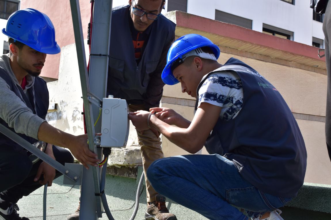 Les étudiants développent des compétences électriques pratiques grâce au programme SOLEA+ de l’IECD au Maroc 