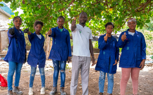 The 5 young electricians trained through the MAEVA project