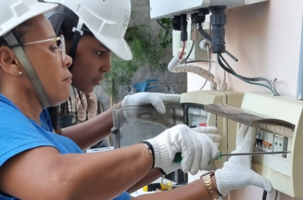 Installation of the electrical infrastructure by students